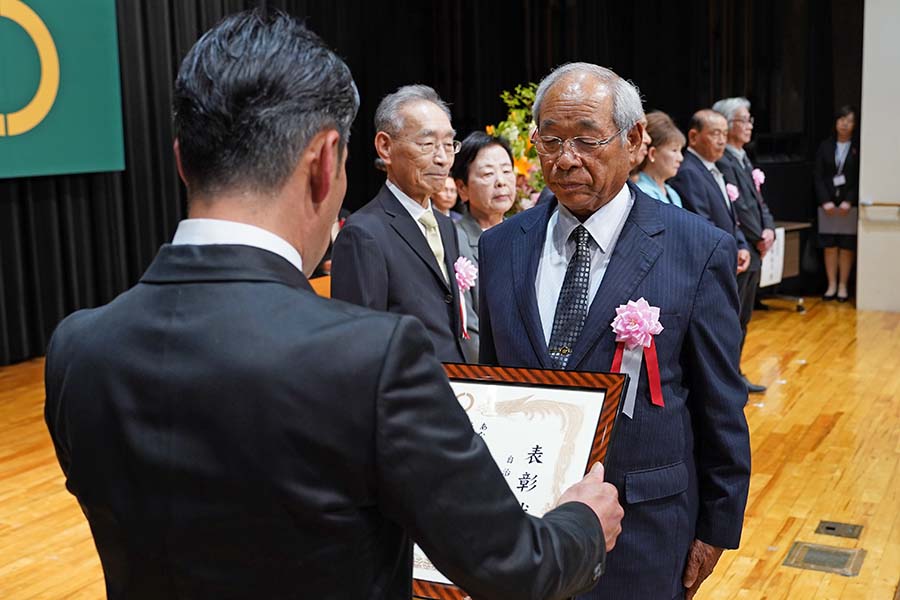 町長フォトニュース（町制施行70周年記念式典）02