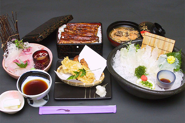 名所・名物　川魚料理 なまず料理フルコース01