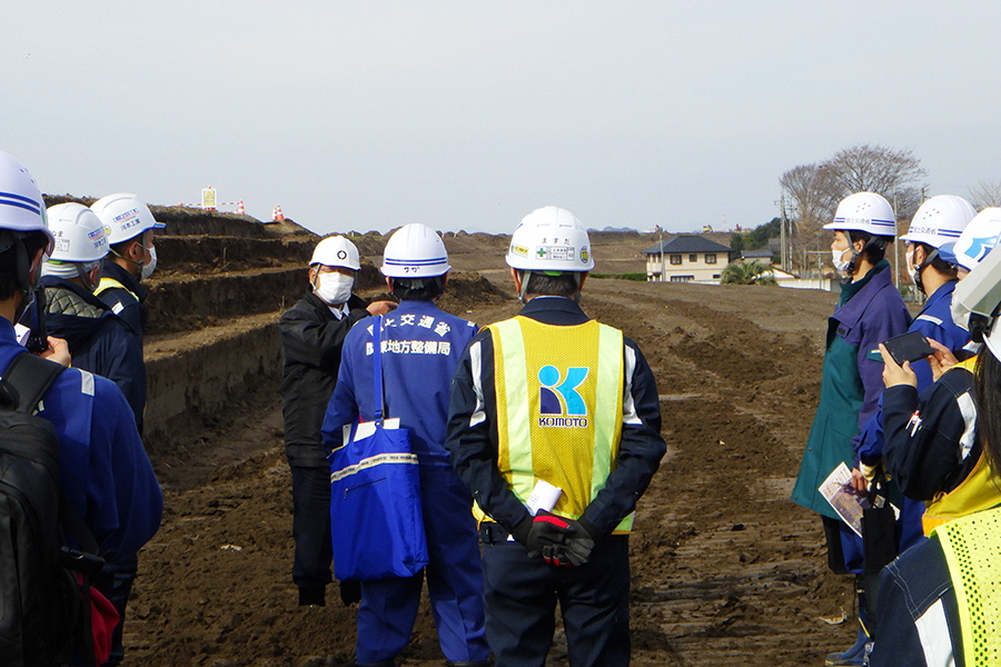 町長活動記録（R031203 利根川堤防工事視察）04