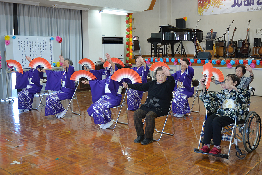 町長活動記録（R041127 北部公民館祭り）06