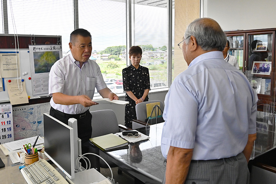 町長活動記録（20230823_監査委員意見書提出）02