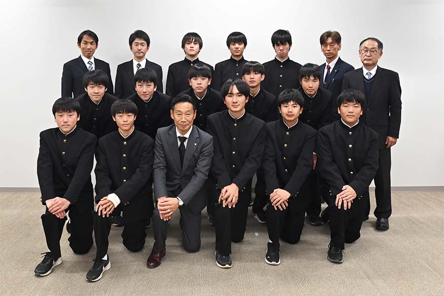 町長フォトニュース（20241216_板倉中学校サッカー部表敬訪問）03