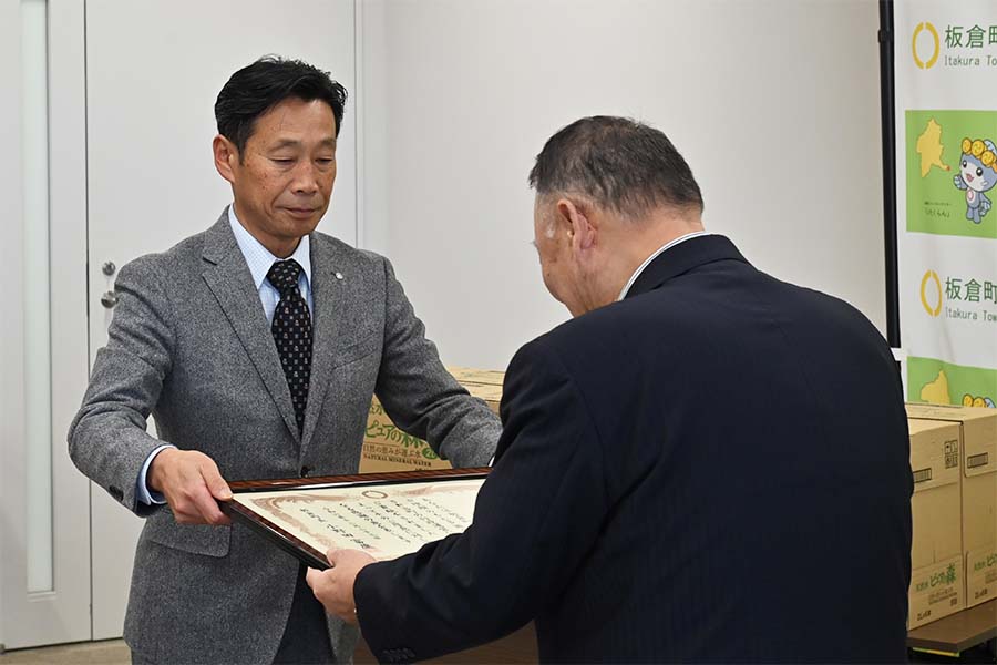 町長フォトニュース（20241223_寄附）02