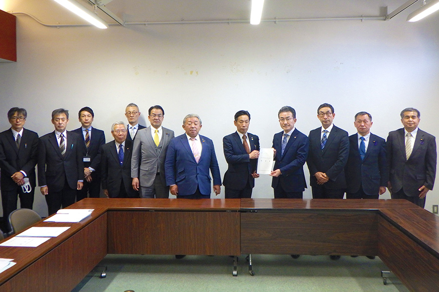 町長フォトニュース（20250131_東毛広域幹線道路建設促進連絡協議会による群馬県への要望活動）01
