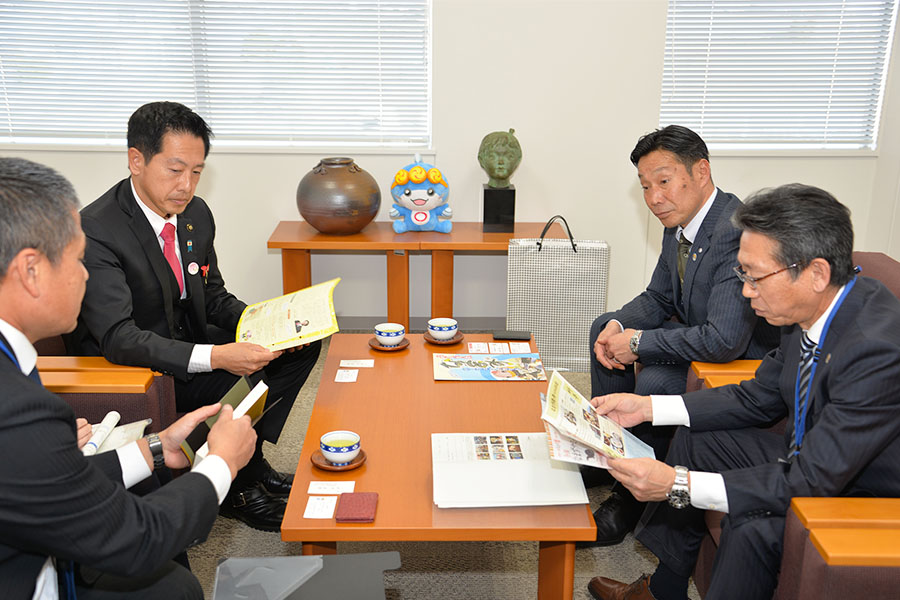 町長フォトニュース（20250218_吉川市長訪問）01