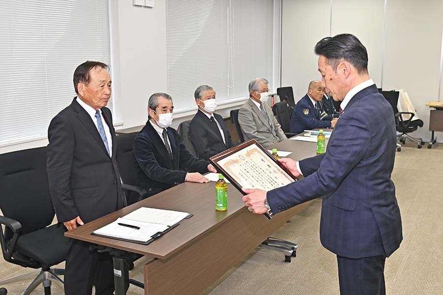 町長フォトニュース（20250401_交通指導員感謝状贈呈および委嘱式）01