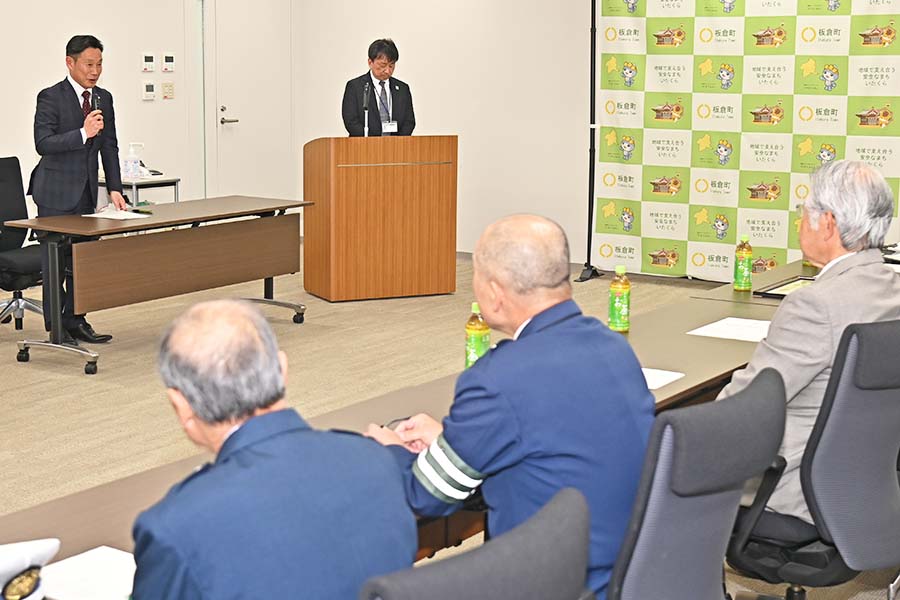 町長フォトニュース（20250401_交通指導員感謝状贈呈および委嘱式）02