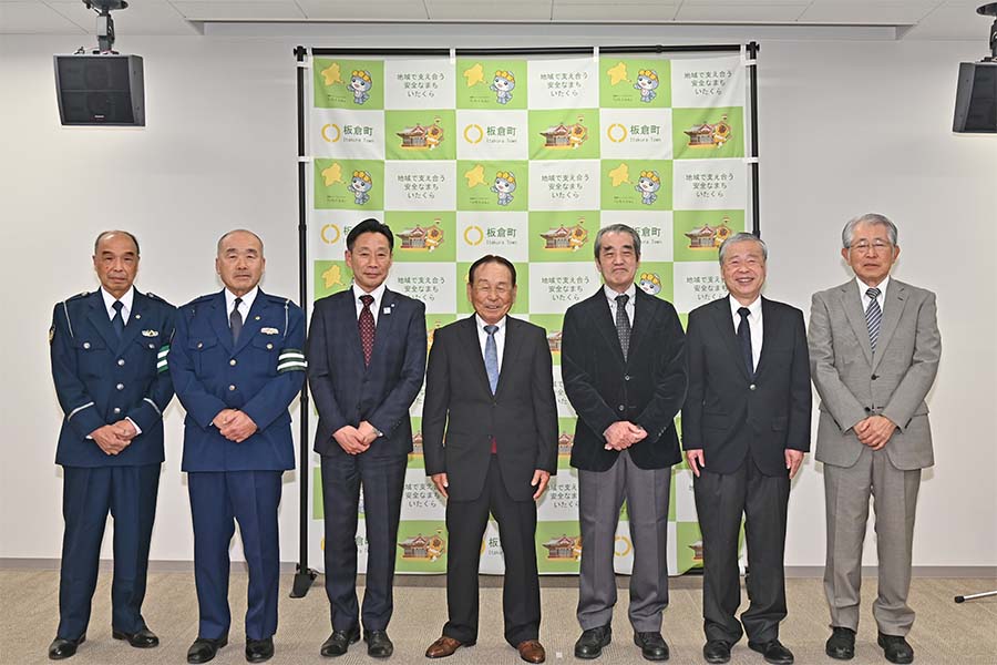 町長フォトニュース（20250401_交通指導員感謝状贈呈および委嘱式）03