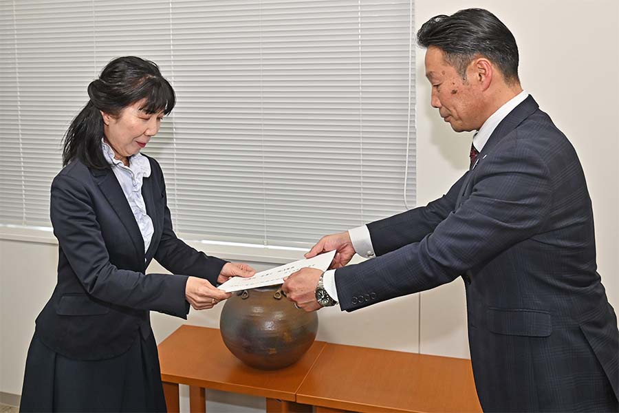町長フォトニュース（20250401_板倉町教育委員会委員委嘱状交付式）01