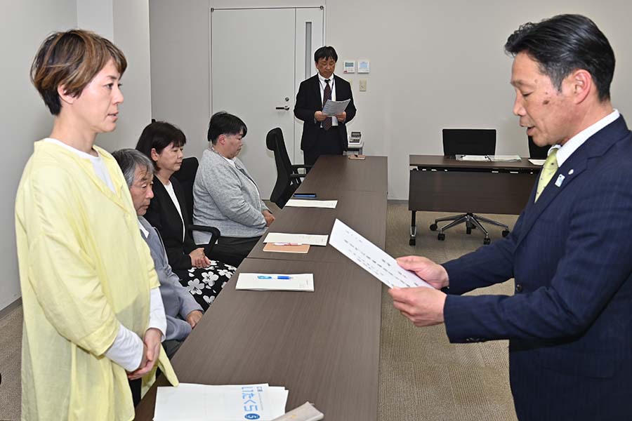 町長フォトニュース（20250418_広報編集委員委嘱式）04