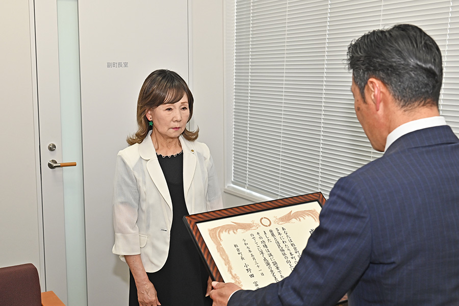 町長フォトニュース（20250528_ 監査委員感謝状）01