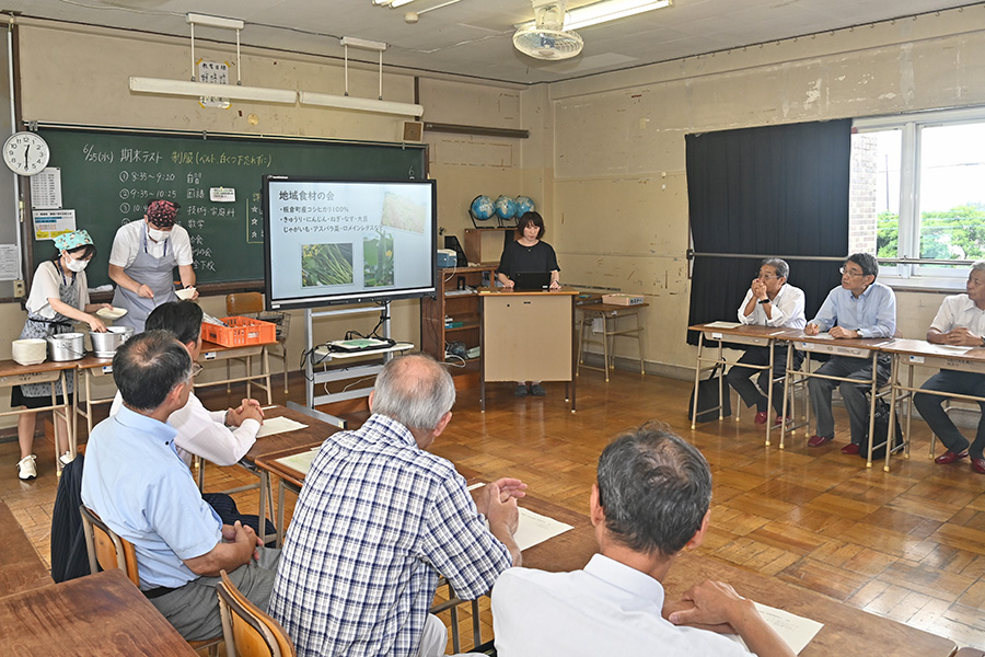 町長フォトニュース（20250625_給食試食会）01