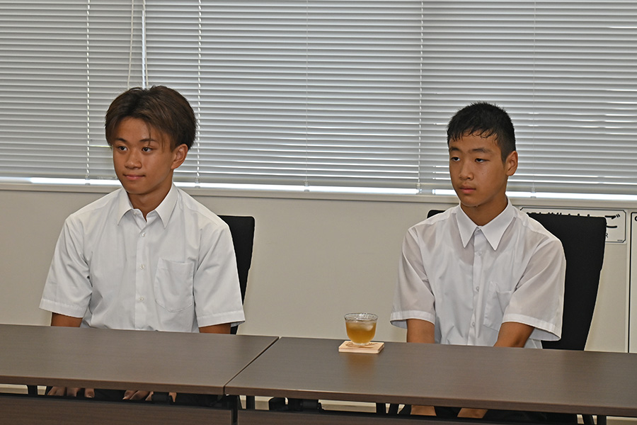 町長フォトニュース（20250730_中学体育大会出場選手表敬訪問）02
