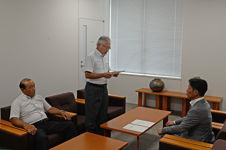 町長フォトニュース（20250827_監査委員による決算審査意見書提出および概要報告）02
