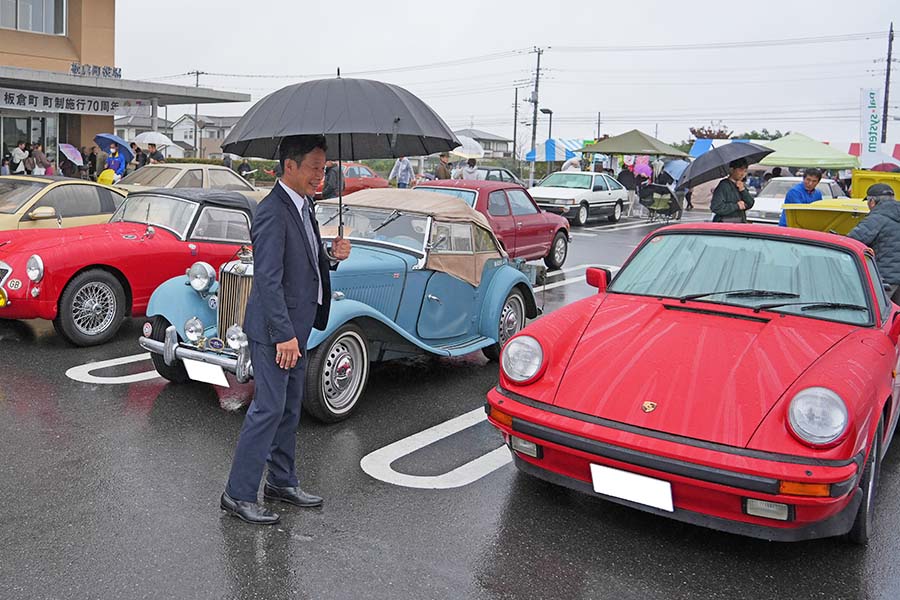 町長フォトニュース(20251026_商工フェスタ・クラシックカーフェス)03