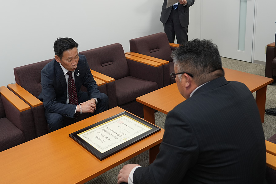 町長フォトニュース（20251211＿ 群馬県農業経営士認定に伴う表敬訪問）02