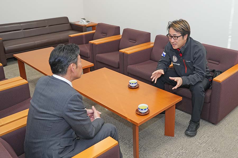 町長フォトニュース（20251215_PR大使来庁）01