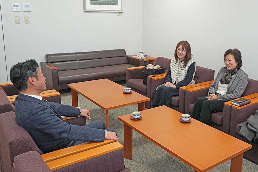 町長フォトニュース（20251225_中嶋彰子さん表敬訪問）02