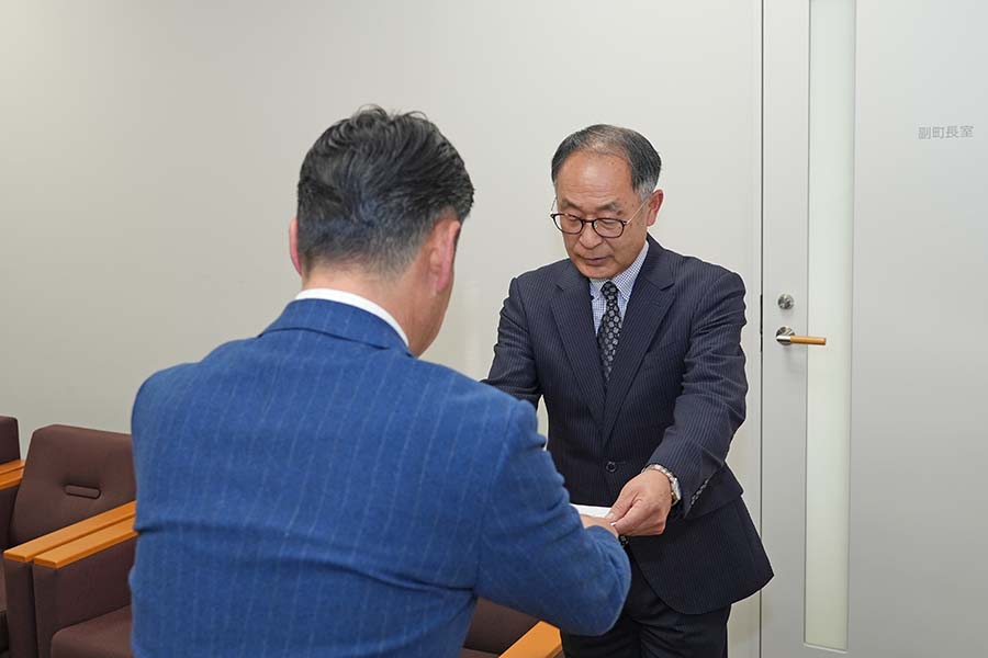 町長フォトニュース（20260119_板倉町教育長辞令交付式）01