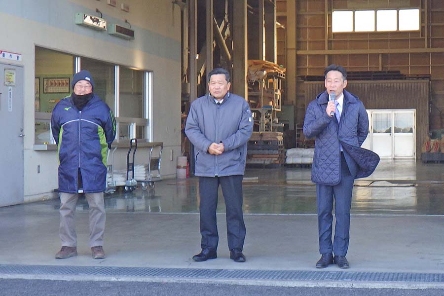 町長フォトニュース（20260122_農業用ポリ系廃資材収集リサイクル）01