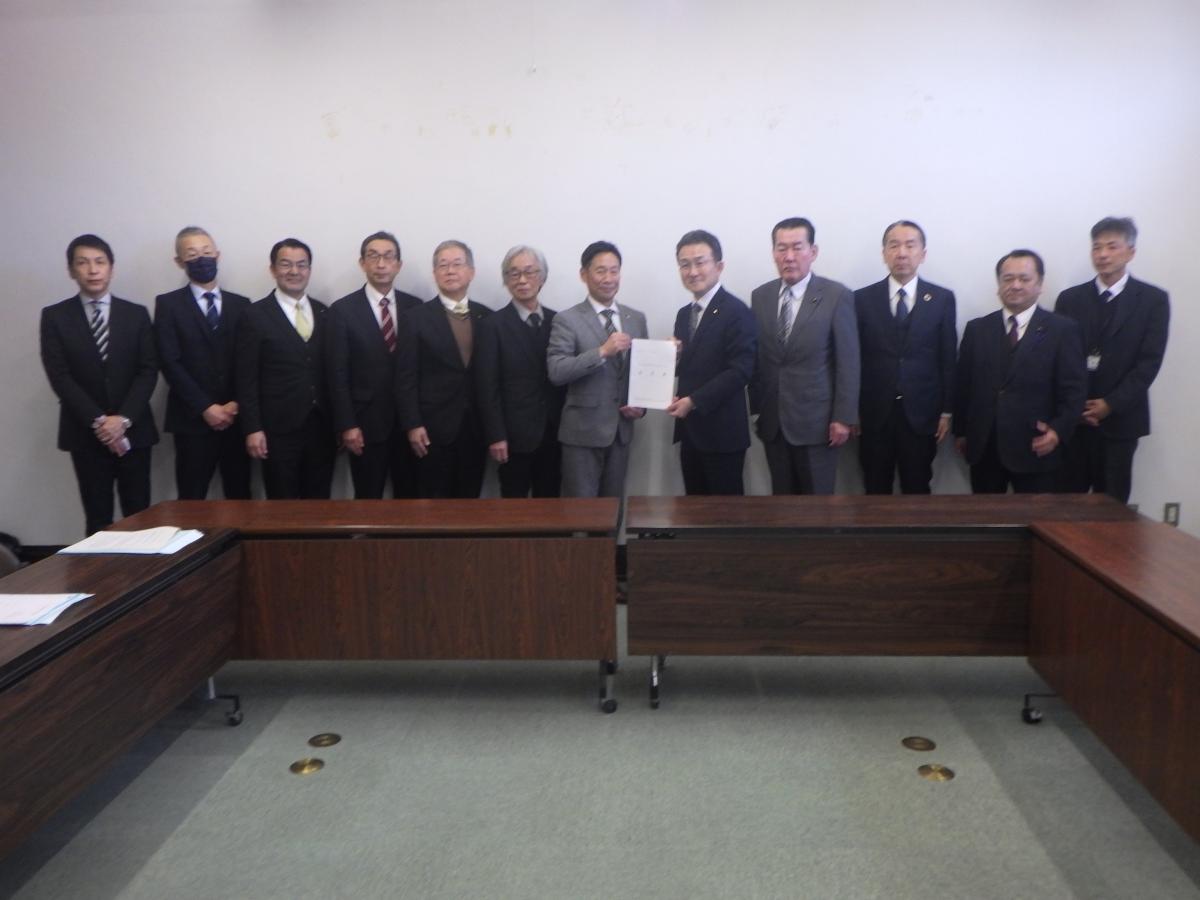 町長フォトニュース（20260130_東毛広域幹線道路建設促進連絡協議会による群馬県への要望活動）02