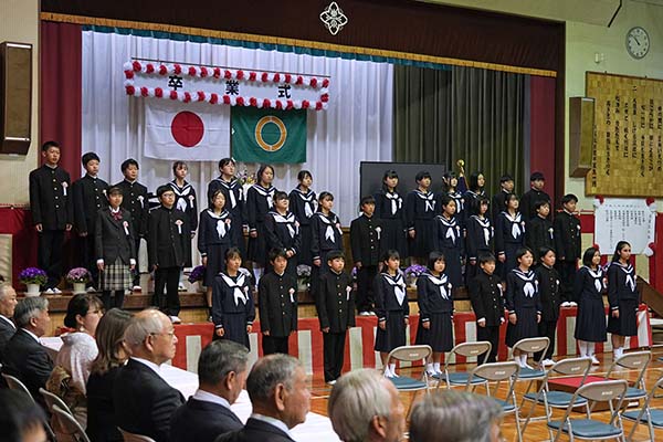 町長フォトニュース(20260324_東小学校卒業式)3