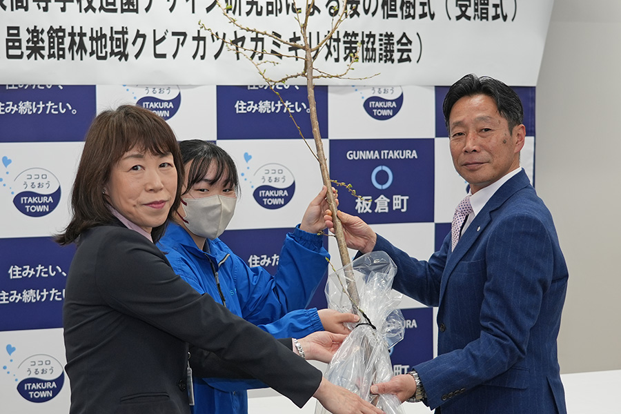 町長フォトニュース(20260326_大泉高校植樹式)01