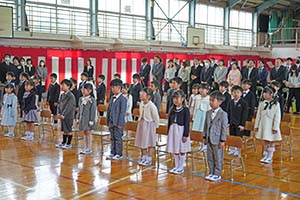 町長フォトニュース（20260407_西小学校入学式）02