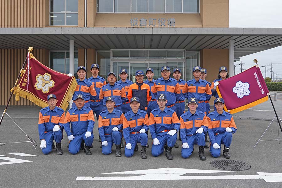 町長フォトニュース（20260927_板倉消防団団旗、分団旗降納および授与式）03