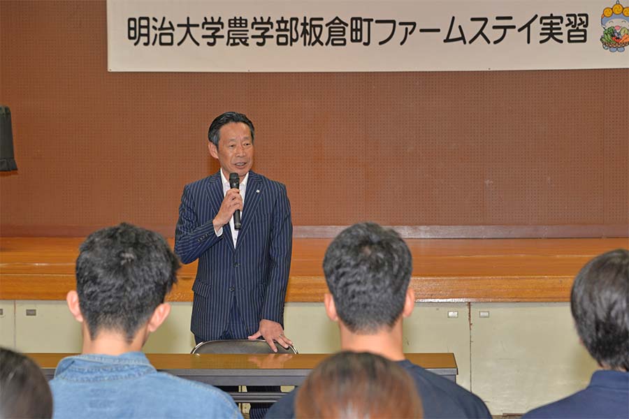 町長フォトニュース（20261004_明治大学農学部板倉町ファームステイ実習開会式）01