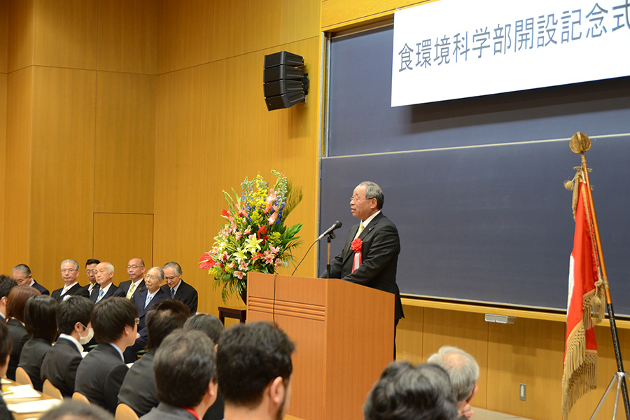 町長活動記録（20130405 食環境科学部開設記念式典）01