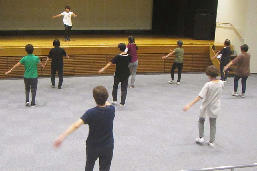 スローエアロビック教室の後ろからの写真