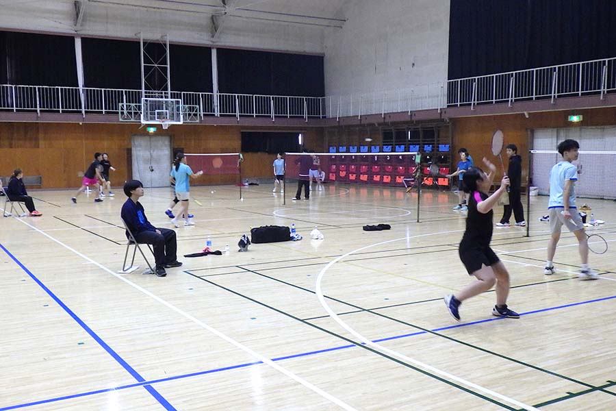 板倉町近隣交流バドミントン秋季大会1の写真