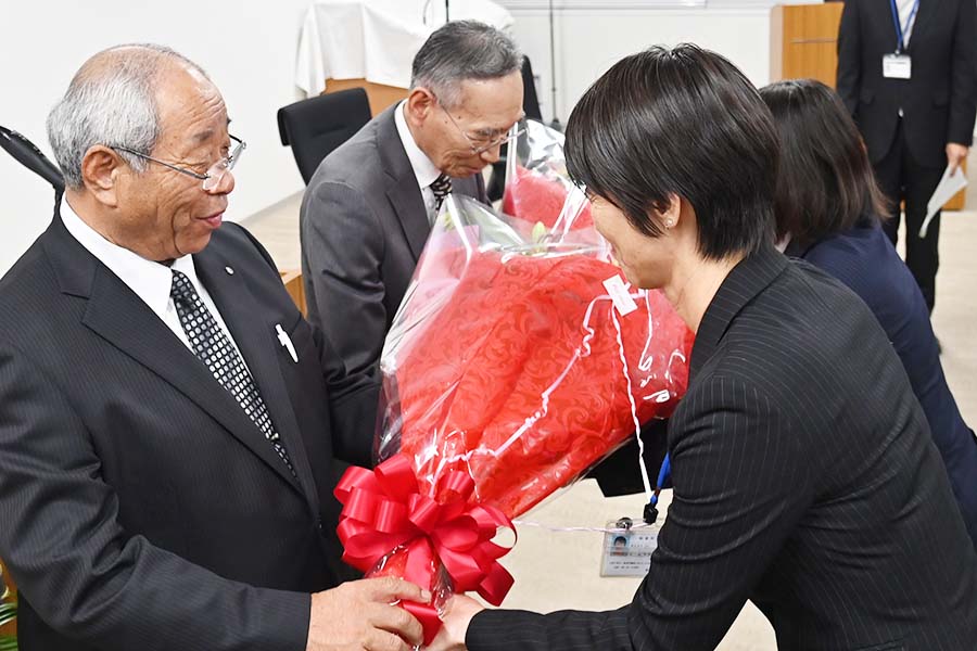 20241115_01（町長・副町長退庁式）