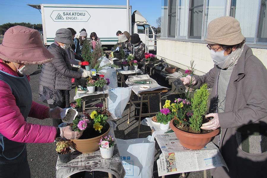 20241214_02（冬を楽しむ寄せ植え教室）