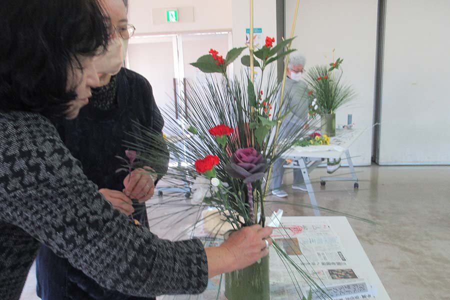 20241219_01（お正月に向けたお花のアレンジ教室）