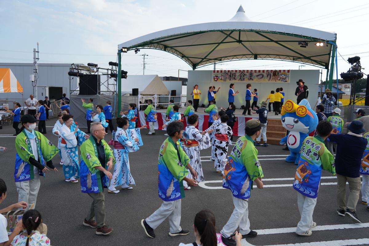 いたくらんが板倉音頭・小唄に参加している画像