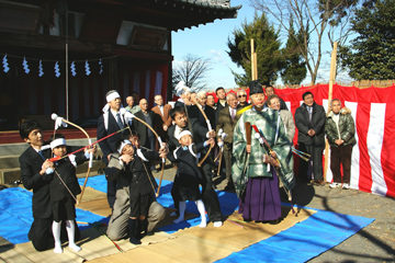 岩田長良神社の弓取り式の画像