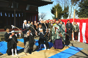 岩田長良神社の弓取り式